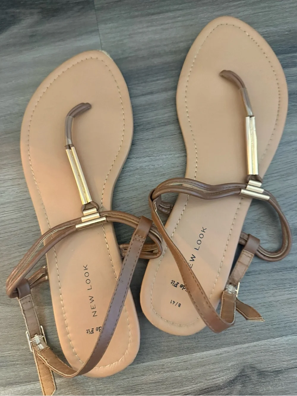 New Look Wide Fit Brown T-Strap Flat Sandals Gold Hardware US 10 (UK 8 / EU 41)